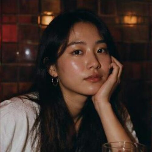 Lina, 27, checked in — interests Travel and Netflix